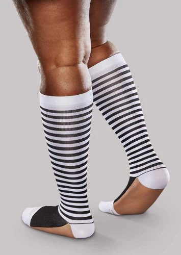 Ease Bold Patterned, 15-20 mmHg, Knee High, Closed Toe - Image 3