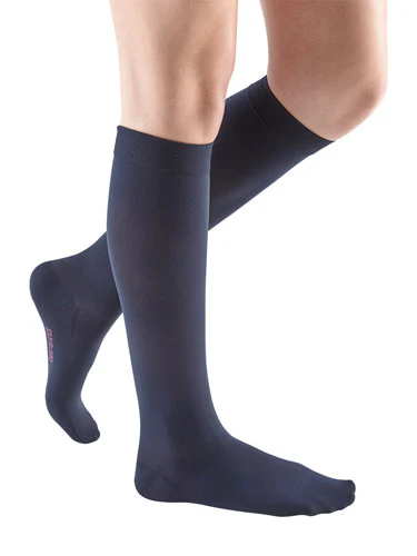 Mediven Comfort, 30-40 mmHg, Knee High, Closed Toe - Image 3