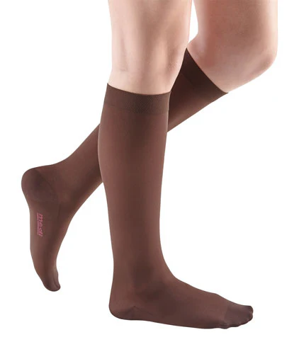 Mediven Comfort, 30-40 mmHg, Knee High, Closed Toe - Image 5