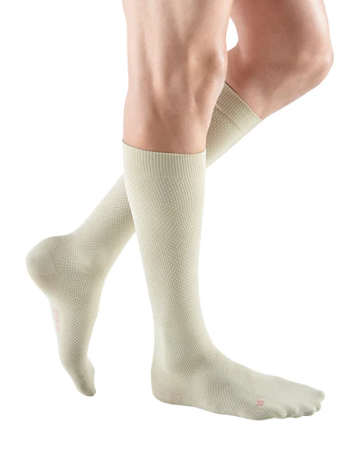 Mediven for Men Select, 20-30 mmHg, Knee High, Closed Toe - Image 2