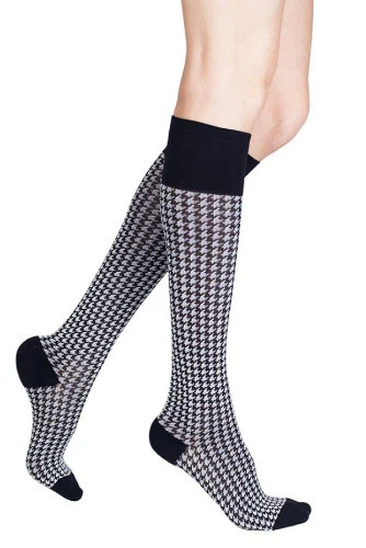 Mediven Rejuva Houndstooth, 15-20 mmHg, Knee High, Closed Toe - Image 2