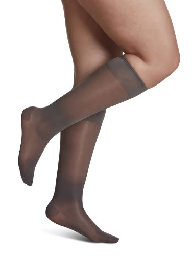 Sigvaris 120C Sheer Fashion, 15-20 mmHg, Knee High, Closed Toe - Image 3