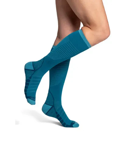 Sigvaris 432C Motion Flow Tech, 20-30 mmHg, Knee High - Image 15