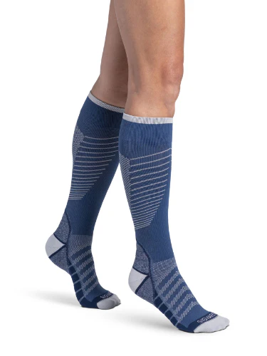 Sigvaris 432C Motion Flow Tech, 20-30 mmHg, Knee High - Image 6