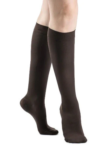 Sigvaris 842C Soft Opaque, 20-30 mmHg, Knee High, Closed Toe - Image 2