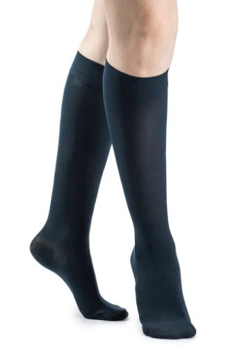 Sigvaris 842C Soft Opaque, 20-30 mmHg, Knee High, Closed Toe - Image 3