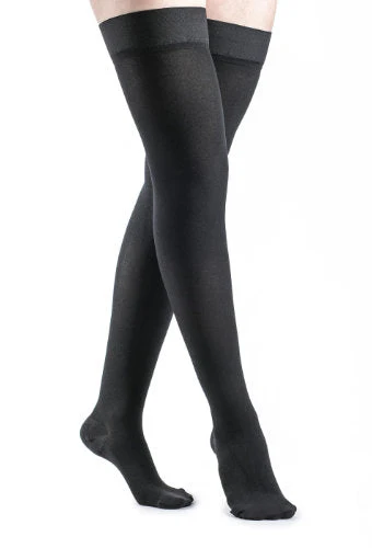 Sigvaris 971N Women's Dynaven Opaque, 15-20 mmHg, Thigh High, Closed Toe - Image 2