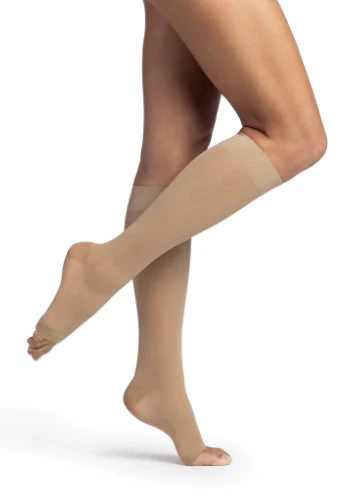 Sigvaris 982CO Women's Dynaven Sheer, 20-30 mmHg, Knee High, Open Toe - Image 2